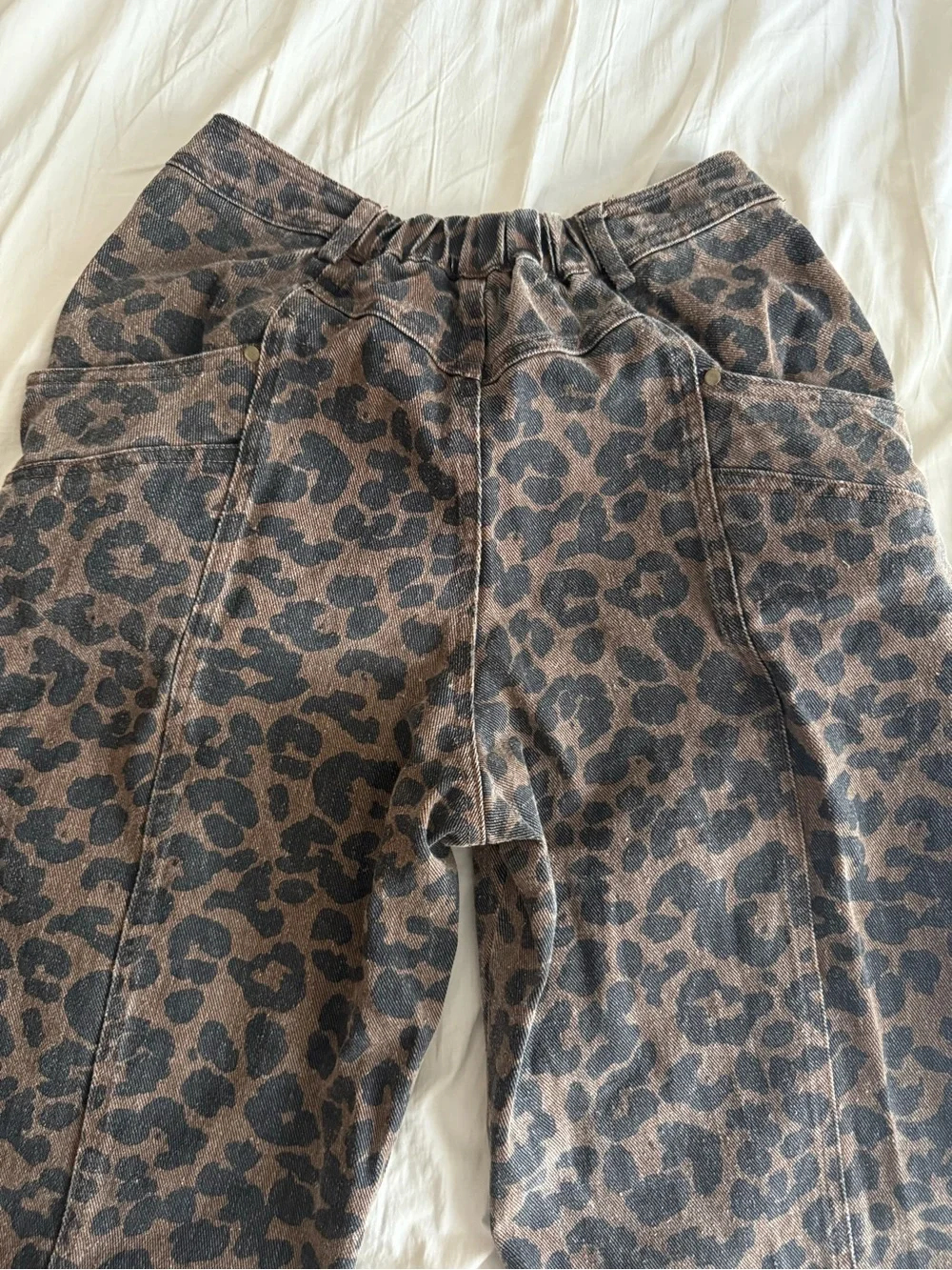 NWOT SoMe Leopard Print Barrel Leg Jeans - Size small